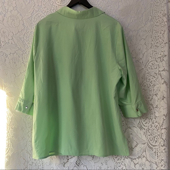 Covington Woman Lime 3/4 Sleeve Snap Front Shirt - Picture 2 of 14